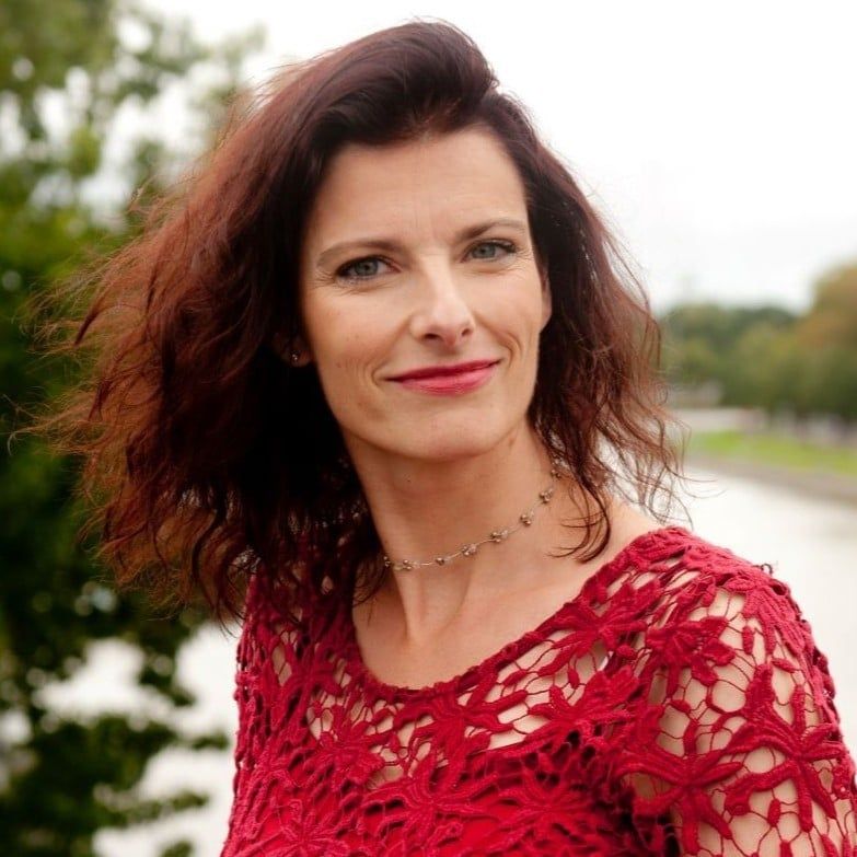 Headshot of Krystal Hille
